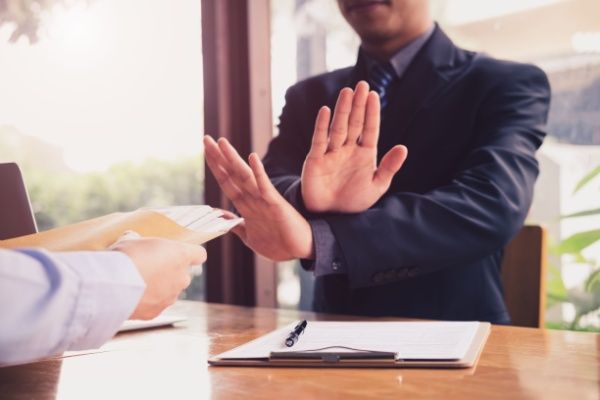 C’est l’histoire d’un employeur pour qui un mail « groupé » devrait suffire…