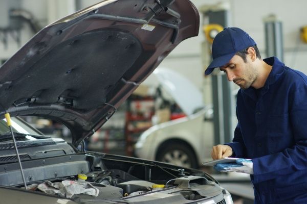 Contrôle technique des véhicules : revalorisation de la redevance versée à l’organisme central