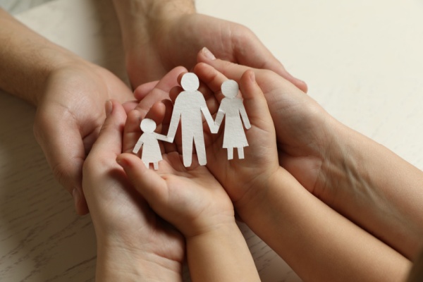 Salarié adoptant : combien d’absences autorisées ?