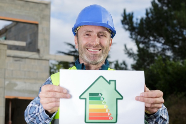 Efficacité énergétique des bâtiments tertiaires et résidentiel: des calendriers décalés